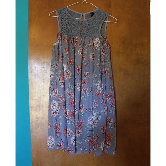 Cute Floral Dress - Picture 1 of 6